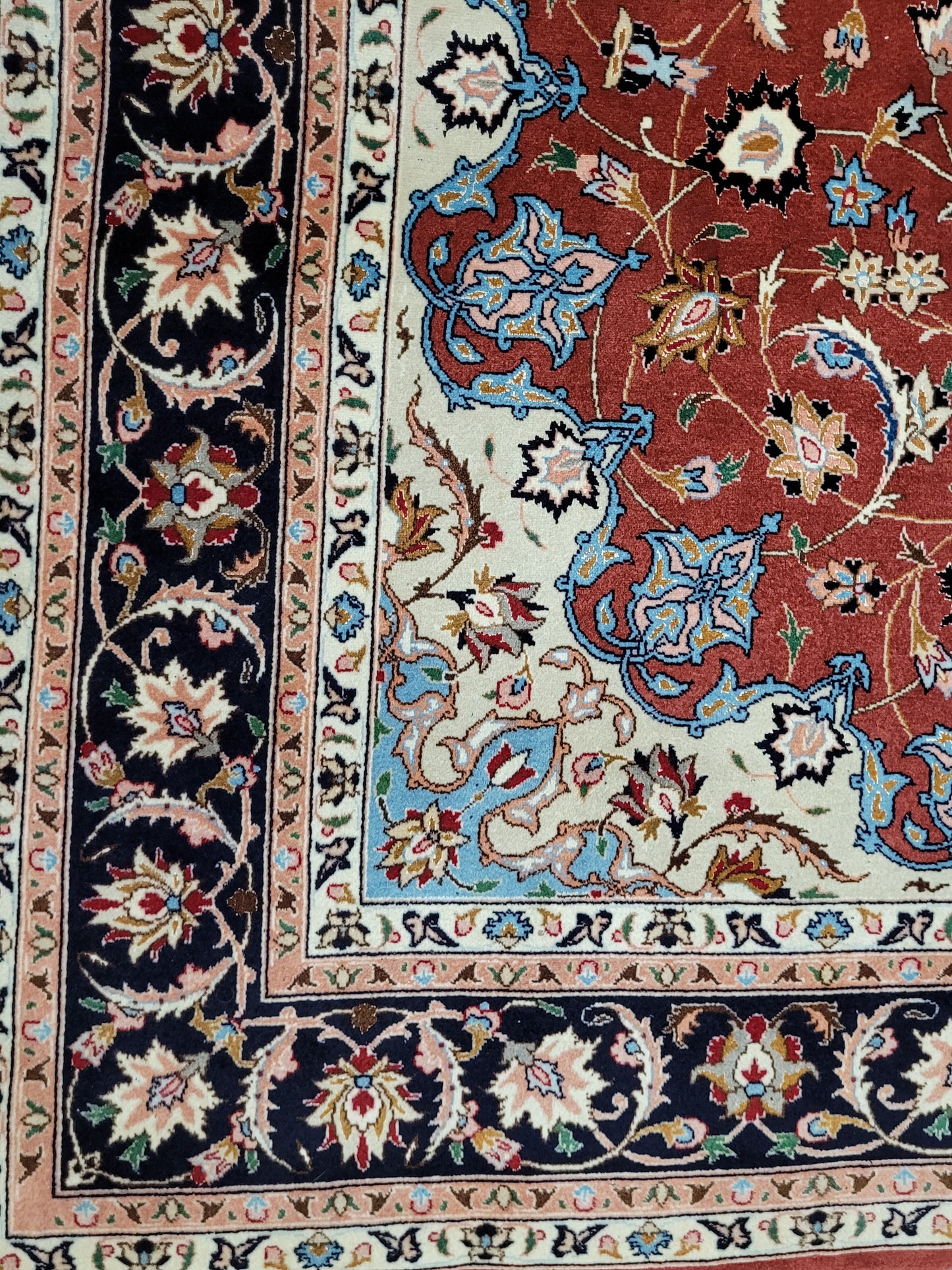 Täbriz Teppich Korkwolle Seide roter Fond feine Knüpfung