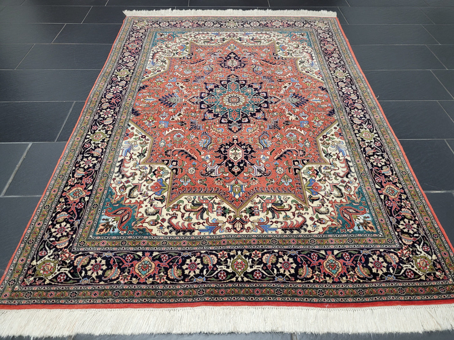 Täbriz Teppich Korkwolle Seide auf Seide Medaillon feine Knüpfung