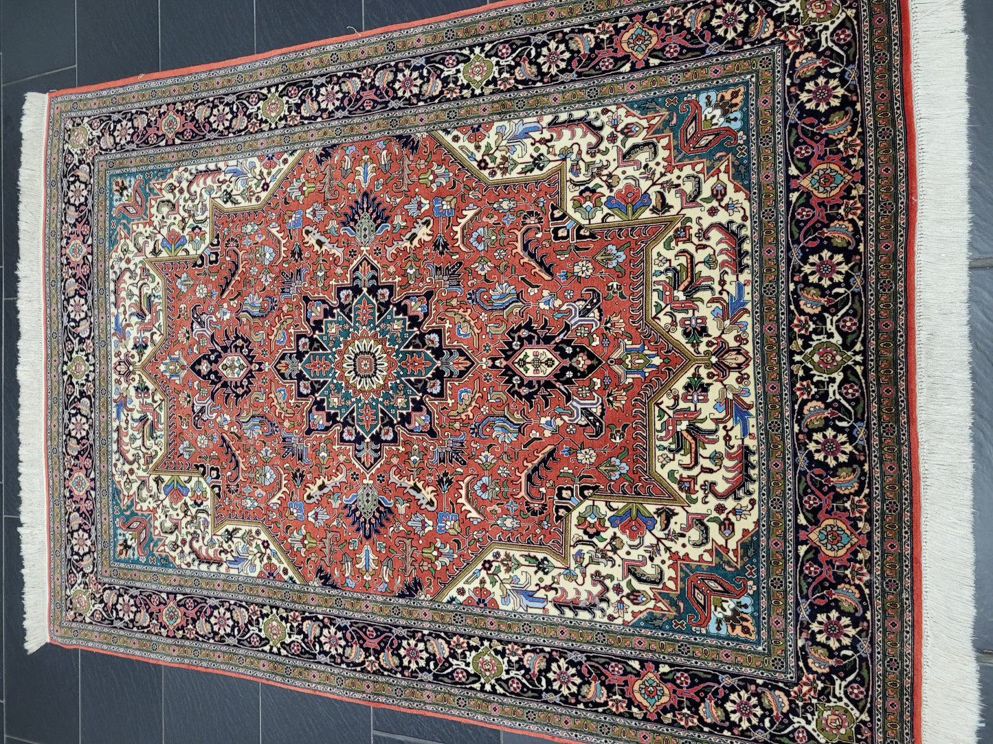 Täbriz Teppich Korkwolle Seide auf Seide Medaillon feine Knüpfung