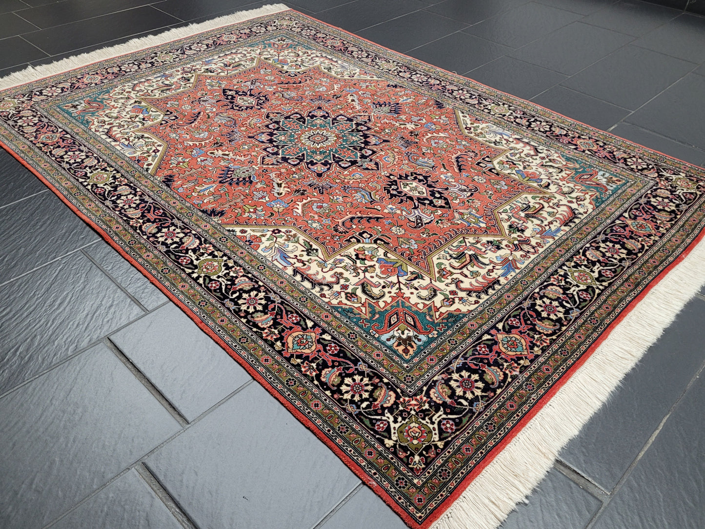 Täbriz Teppich Korkwolle Seide auf Seide Medaillon feine Knüpfung