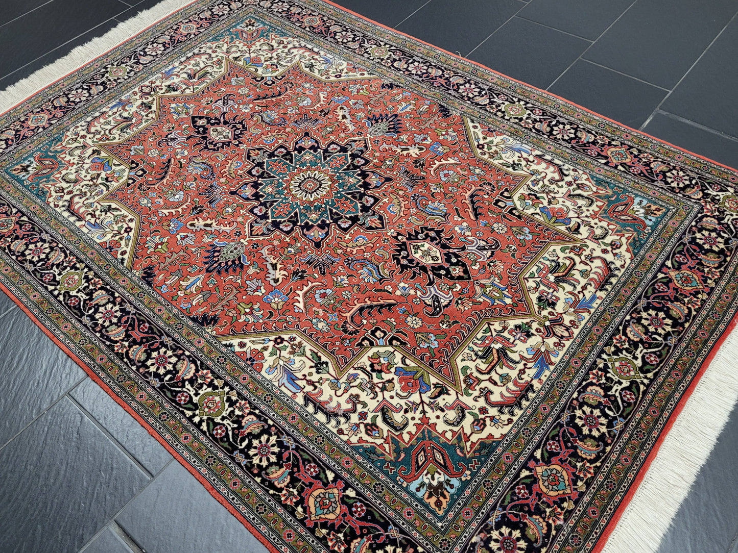 Täbriz Teppich Korkwolle Seide auf Seide Medaillon feine Knüpfung