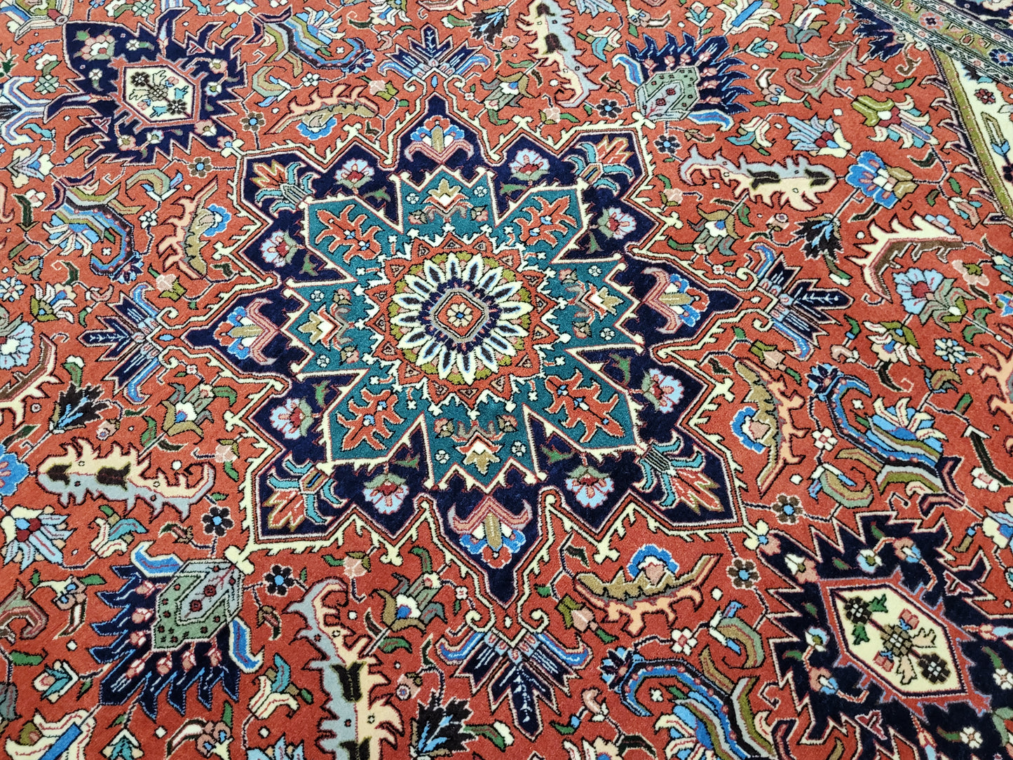 Täbriz Teppich Korkwolle Seide auf Seide Medaillon feine Knüpfung