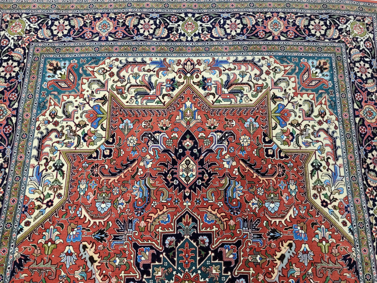 Täbriz Teppich Korkwolle Seide auf Seide Medaillon feine Knüpfung