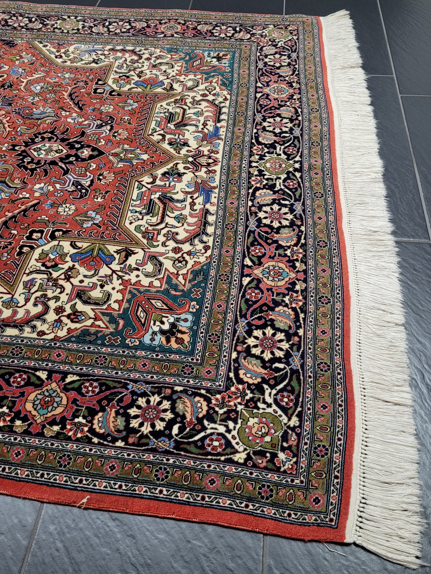 Täbriz Teppich Korkwolle Seide auf Seide Medaillon feine Knüpfung