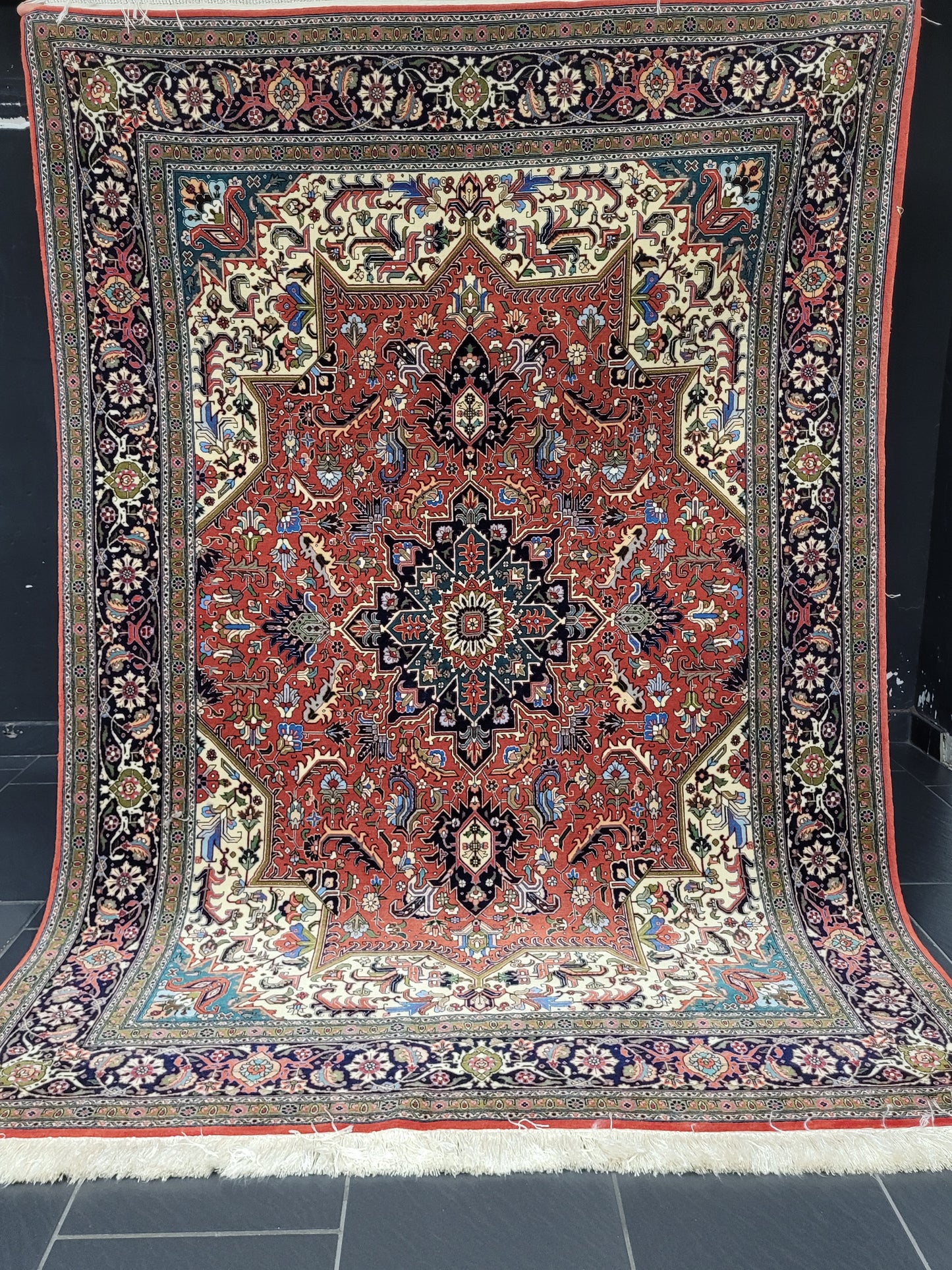 Täbriz Teppich Korkwolle Seide auf Seide Medaillon feine Knüpfung