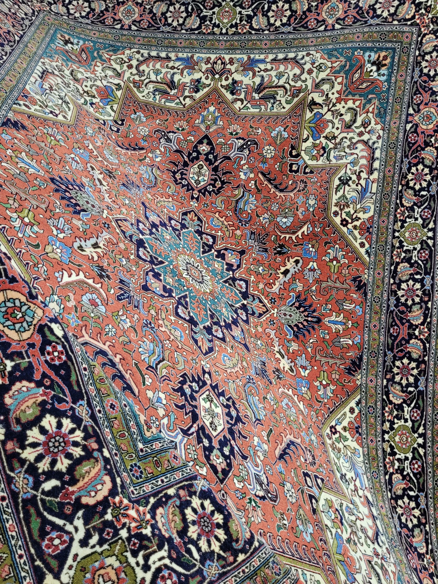 Täbriz Teppich Korkwolle Seide auf Seide Medaillon feine Knüpfung