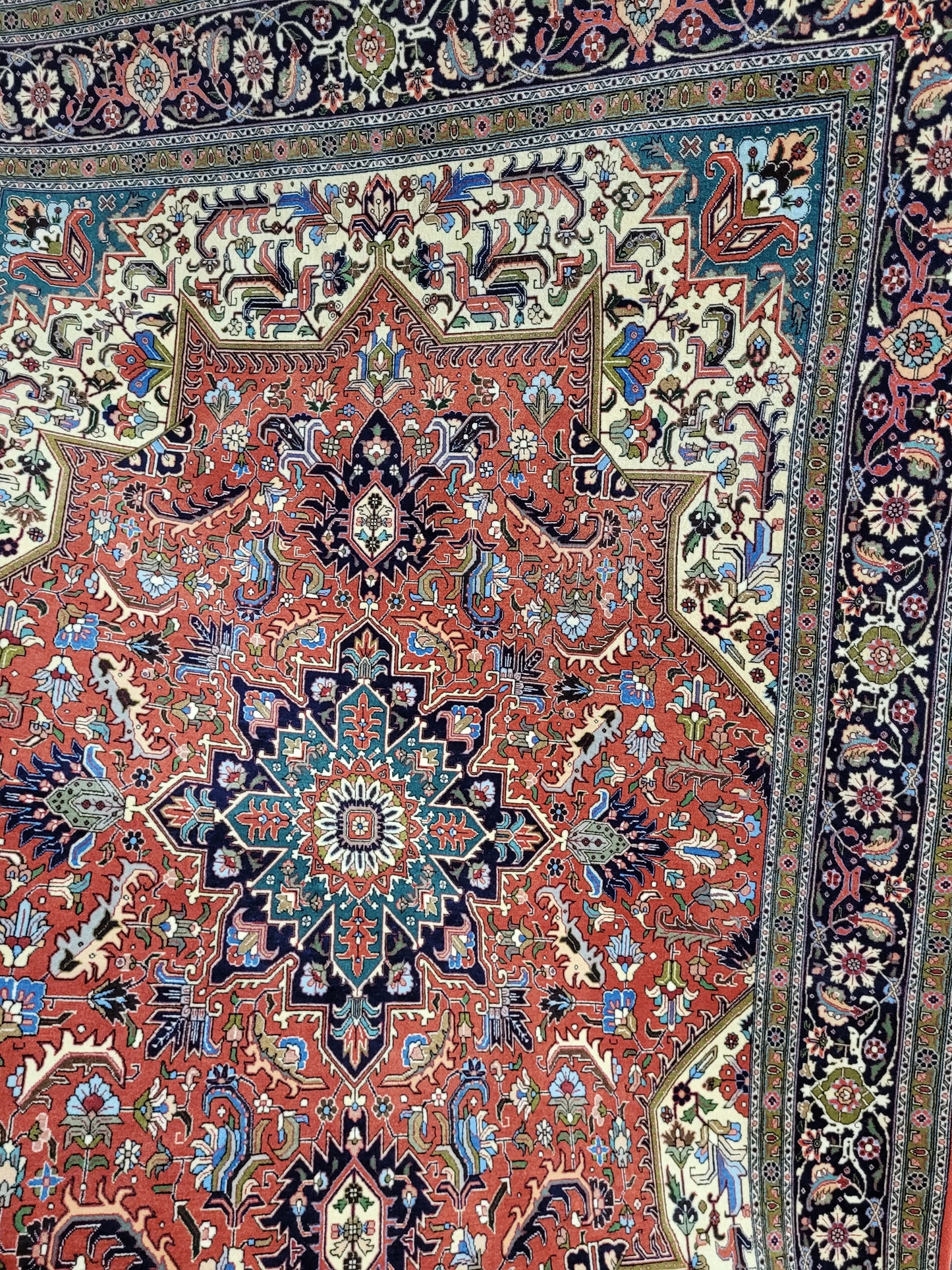 Täbriz Teppich Korkwolle Seide auf Seide Medaillon feine Knüpfung