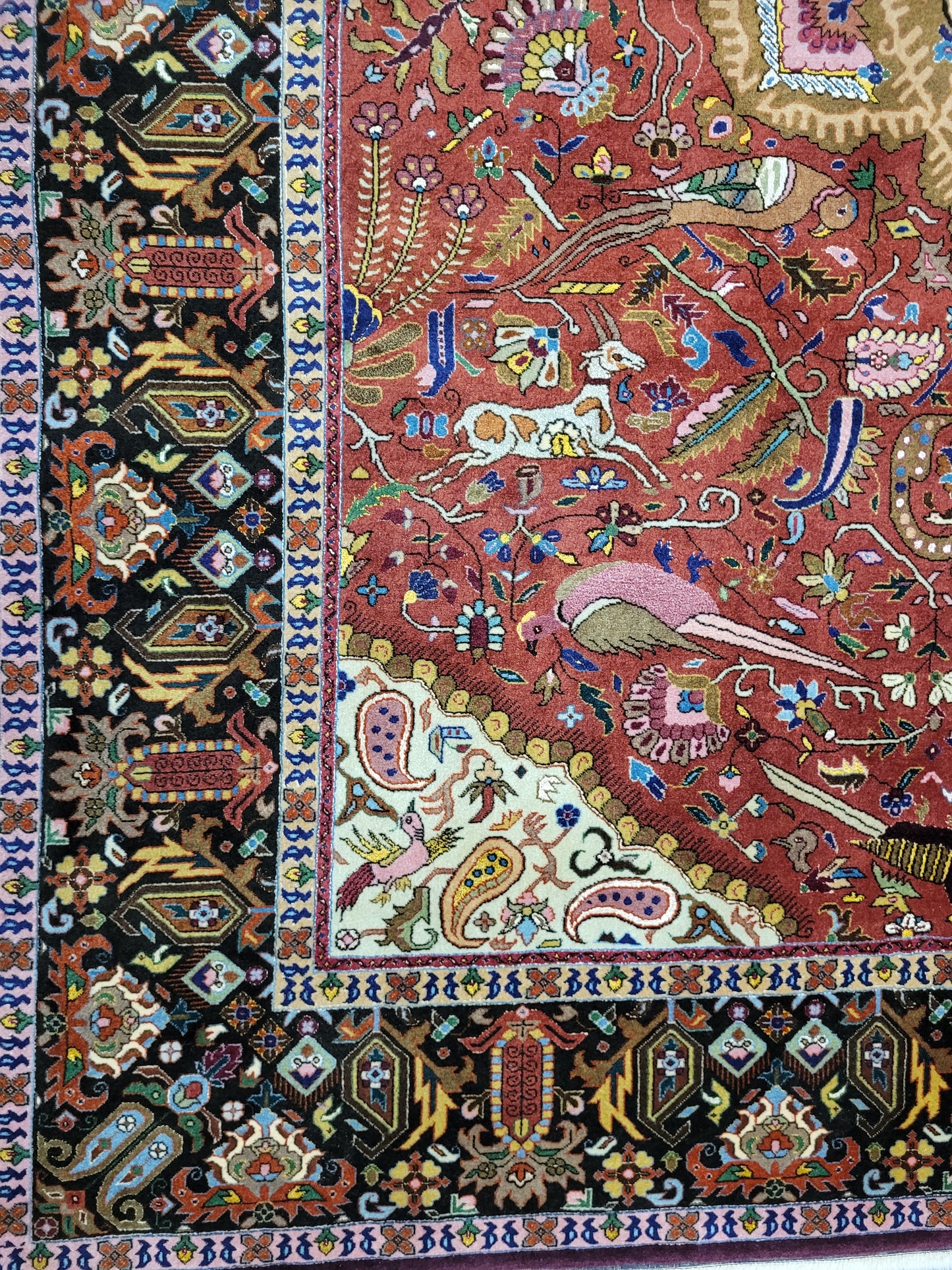 Täbriz Teppich Korkwolle Seide Medaillon Tiermotive feine Knüpfung