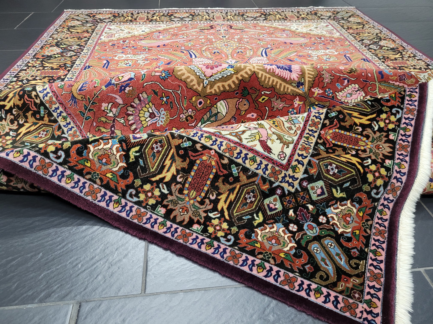 Täbriz Teppich Korkwolle Seide Medaillon Tiermotive feine Knüpfung