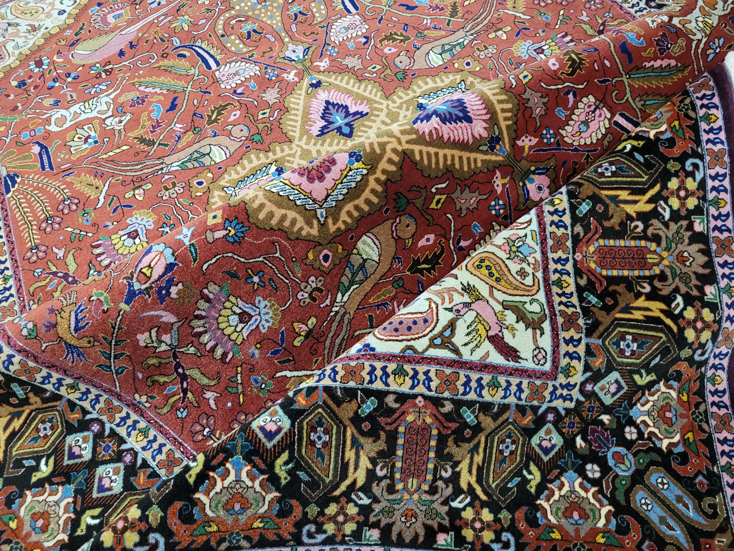 Täbriz Teppich Korkwolle Seide Medaillon Tiermotive feine Knüpfung