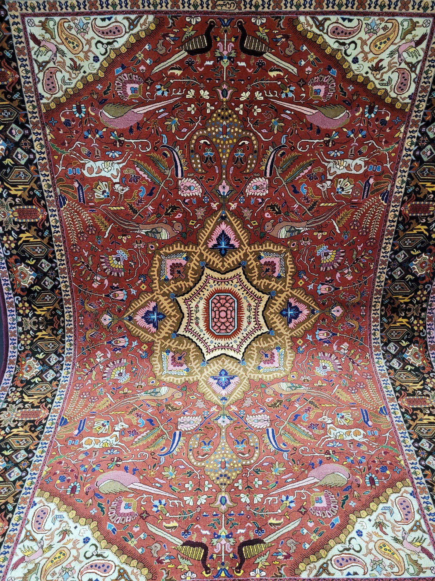 Täbriz Teppich Korkwolle Seide Medaillon Tiermotive feine Knüpfung