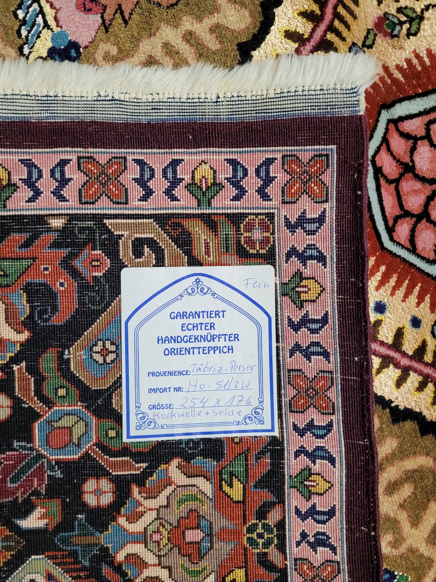 Täbriz Teppich Korkwolle Seide Medaillon Tiermotive feine Knüpfung