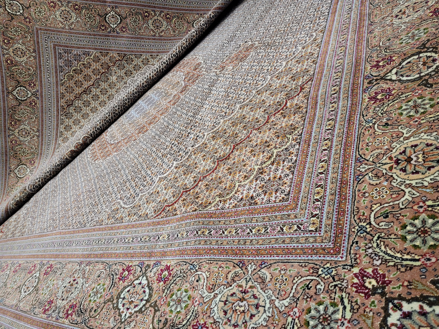 Täbriz Teppich Korkwolle und Seide feine Knüpfung florales Medaillon