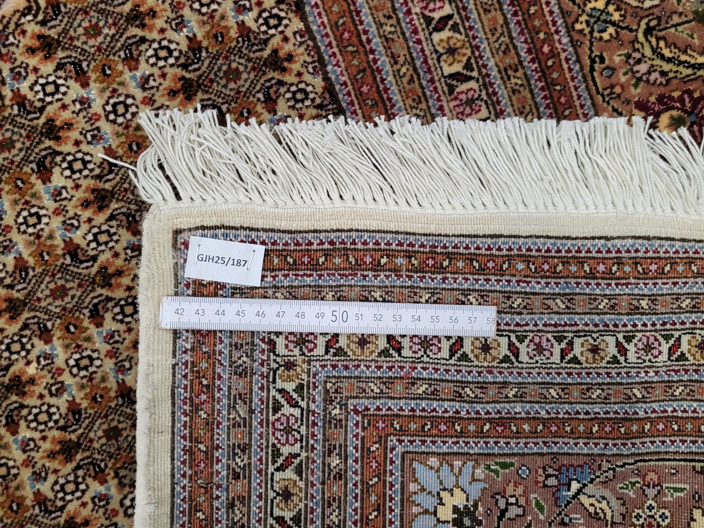 Täbriz Teppich Korkwolle und Seide feine Knüpfung florales Medaillon