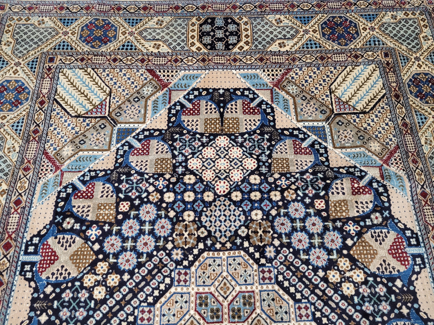 Nain Teppich Wolle mit Seide feine Knüpfung geometrisches Medaillon 310 × 200 cm