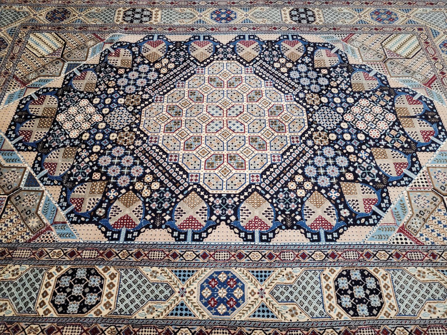 Nain Teppich Wolle mit Seide feine Knüpfung geometrisches Medaillon 310 × 200 cm