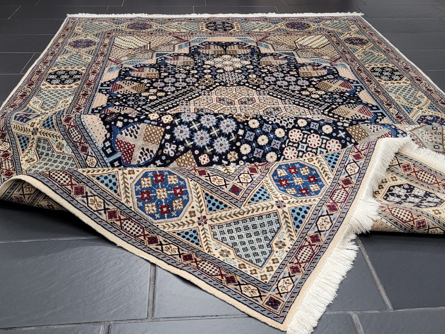 Nain Teppich Wolle mit Seide feine Knüpfung geometrisches Medaillon 310 × 200 cm