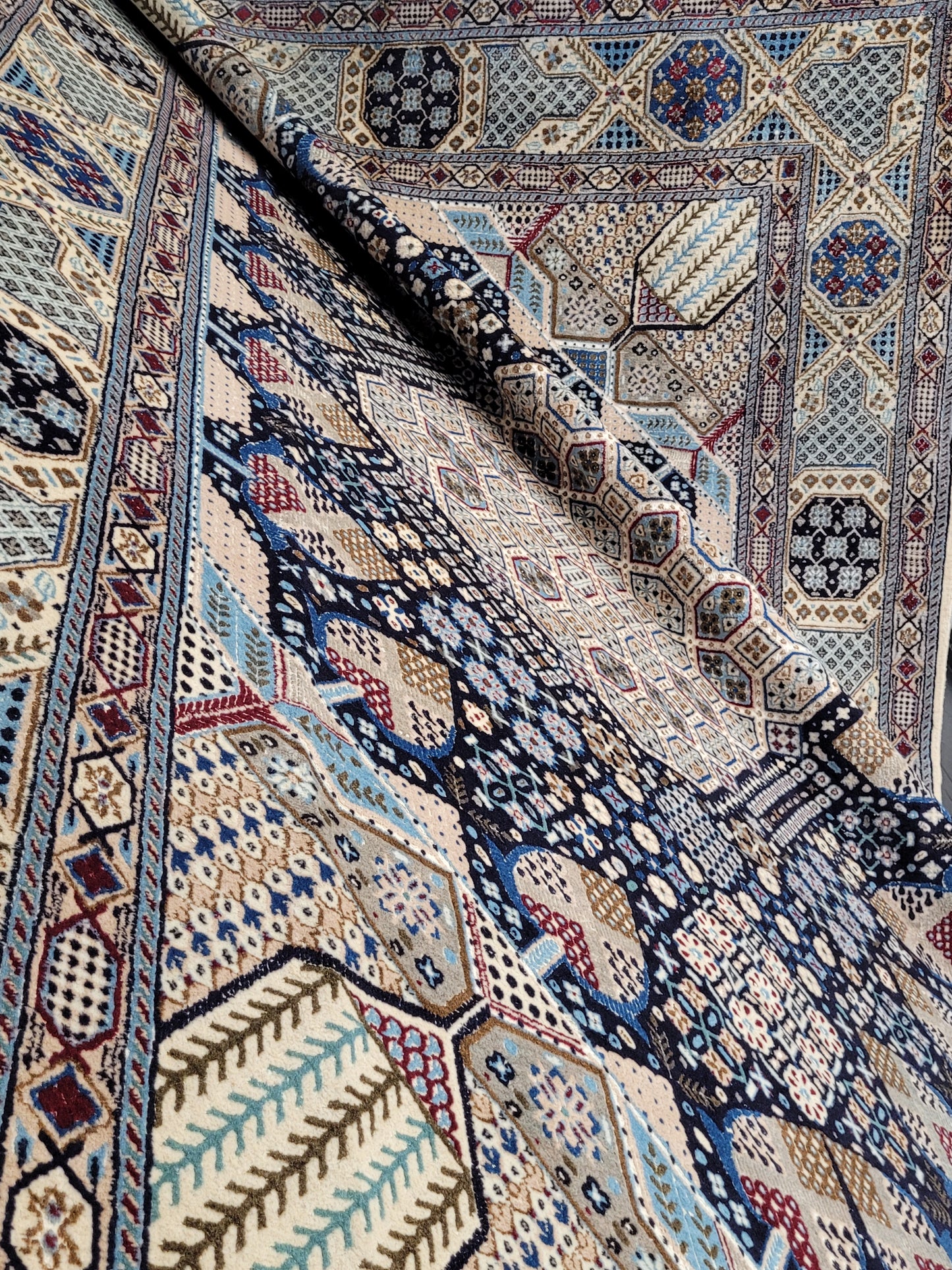 Nain Teppich Wolle mit Seide feine Knüpfung geometrisches Medaillon 310 × 200 cm