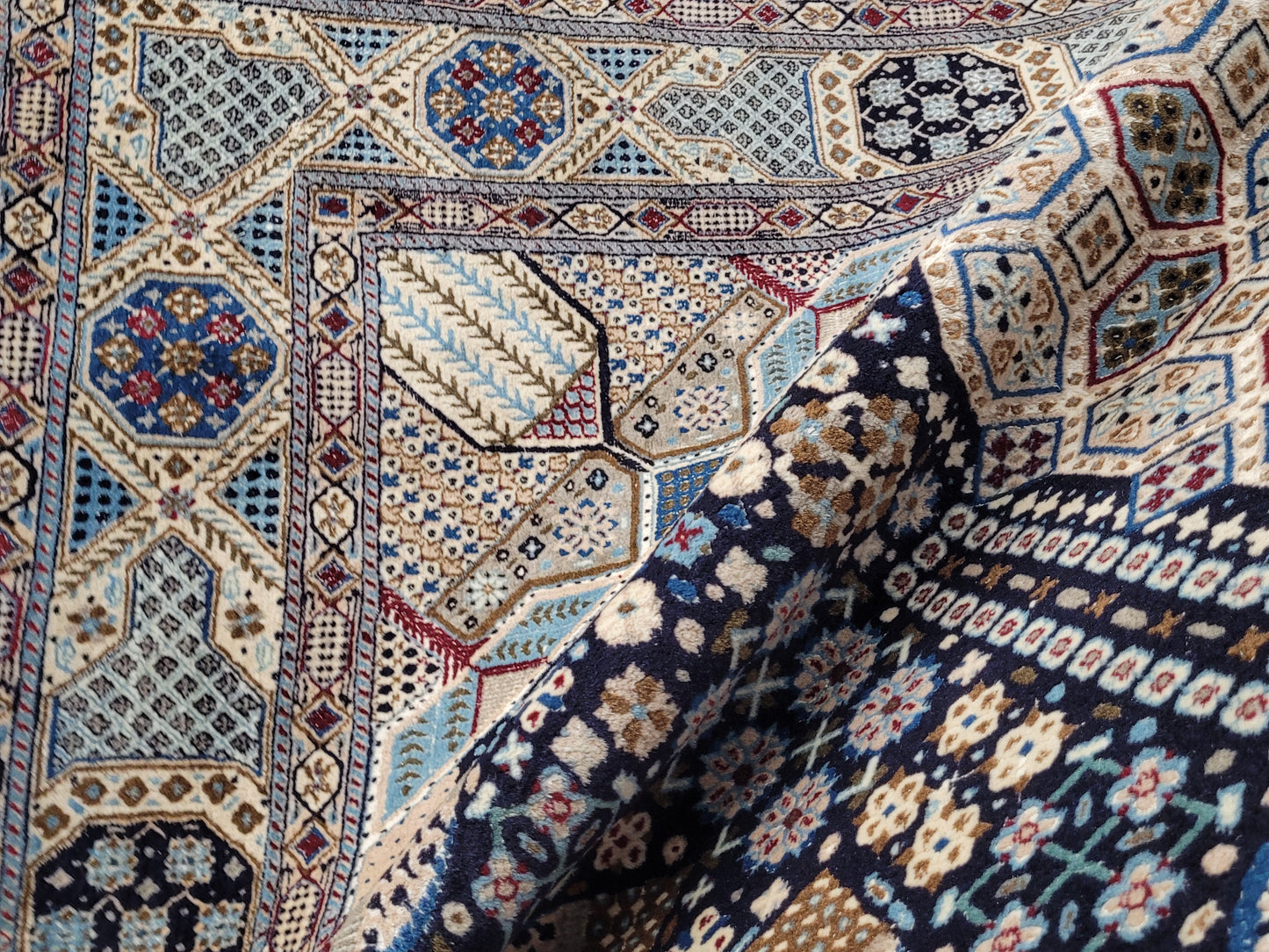 Nain Teppich Wolle mit Seide feine Knüpfung geometrisches Medaillon 310 × 200 cm