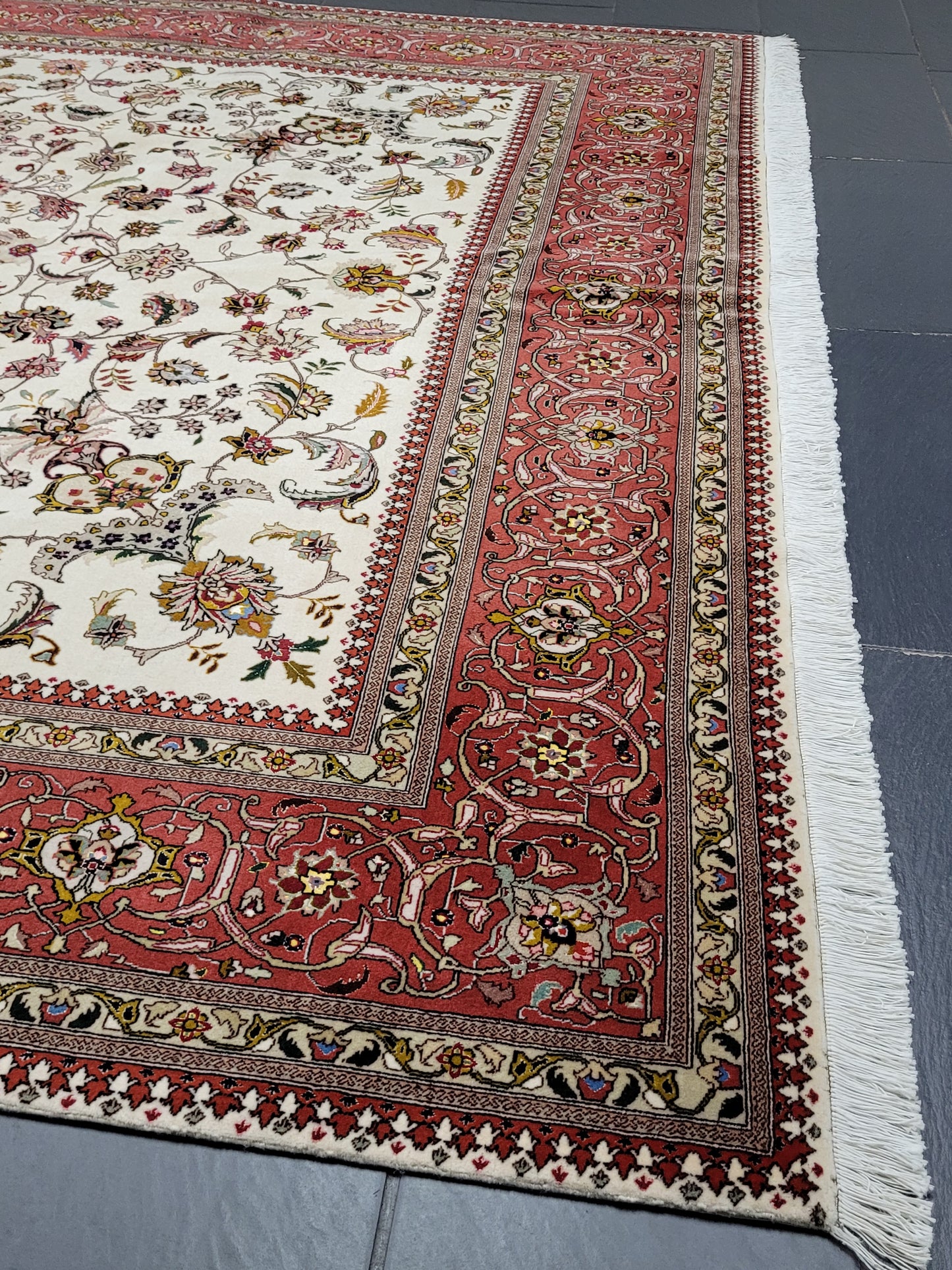 Täbriz Teppich Korkwolle Seide feine Knüpfung 300x250 cm