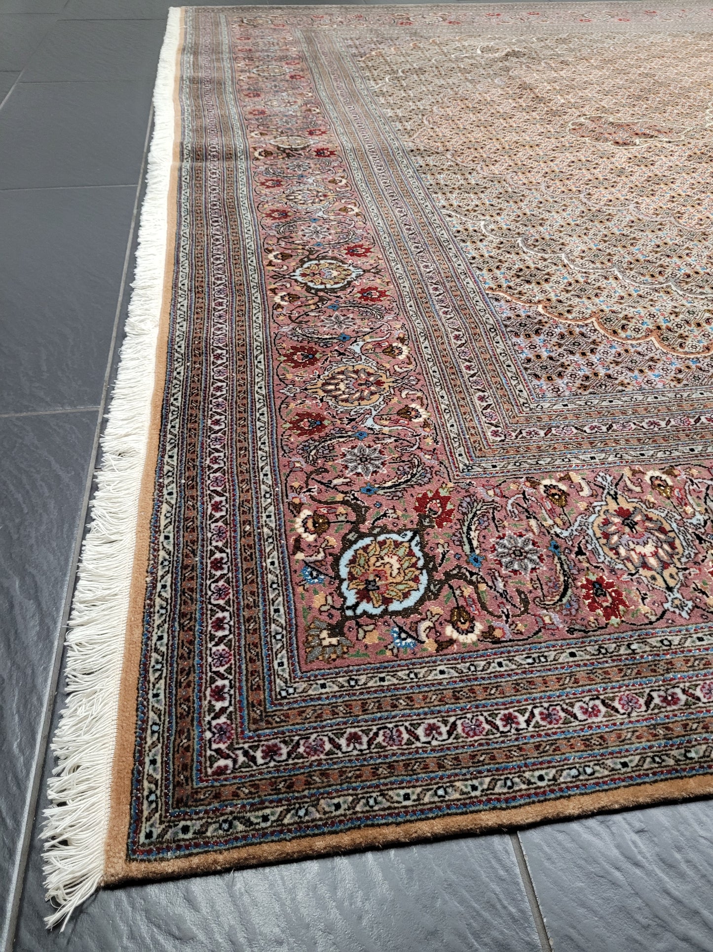 Täbriz Teppich Korkwolle feine Knüpfkunst 300 × 290 cm