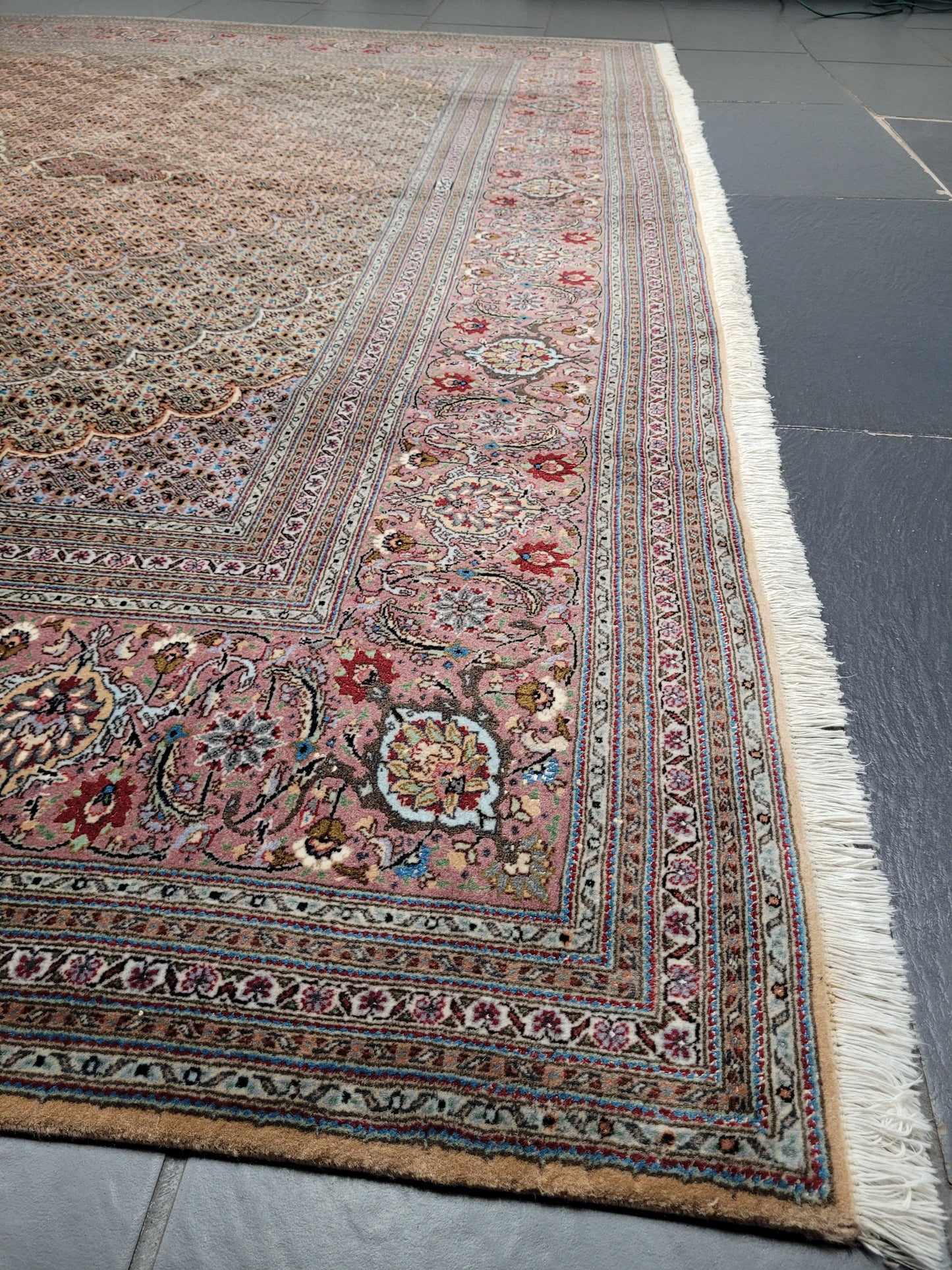 Täbriz Teppich Korkwolle feine Knüpfkunst 300 × 290 cm