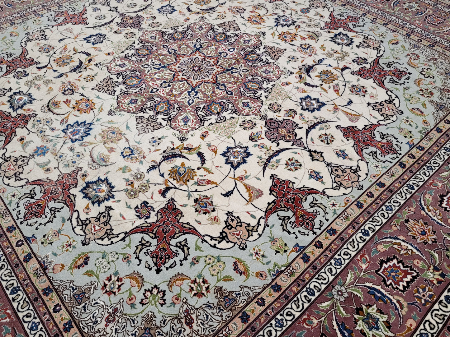 Täbriz Teppich Korkwolle Seide Medaillon feine Knüpfung 250x250 cm