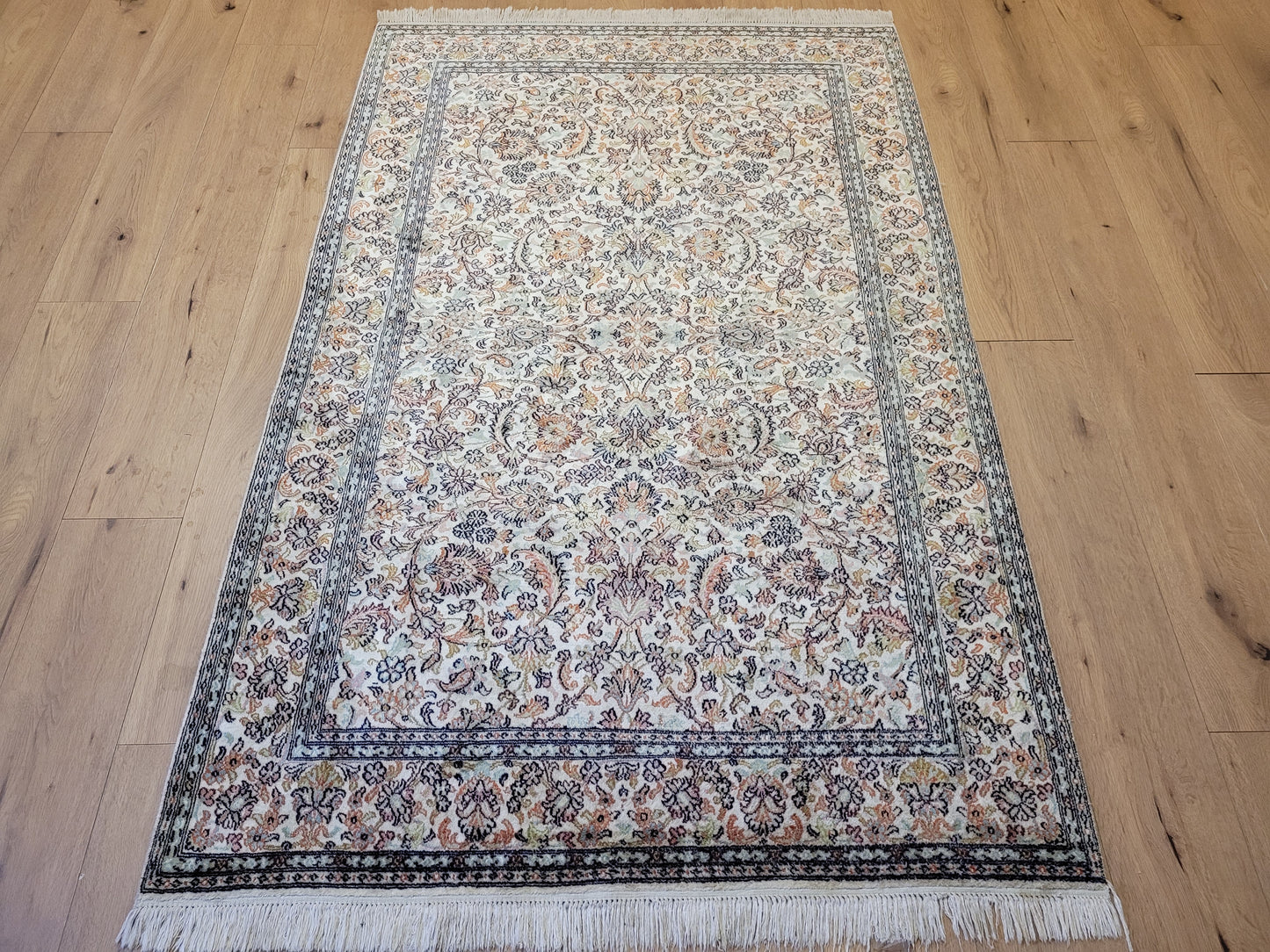 Ghom Seidenteppich 194x130 cm Seide auf Seide feine Knüpfkunst