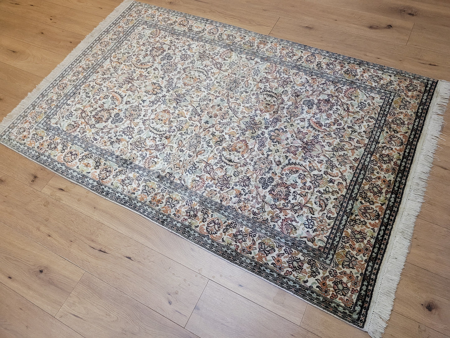 Ghom Seidenteppich 194x130 cm Seide auf Seide feine Knüpfkunst