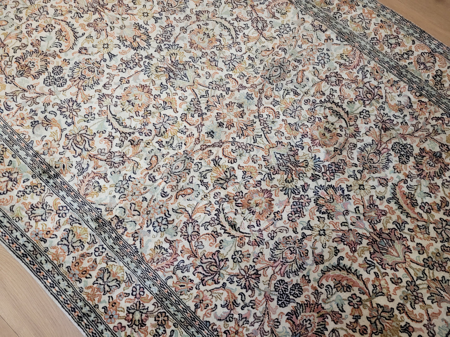 Ghom Seidenteppich 194x130 cm Seide auf Seide feine Knüpfkunst