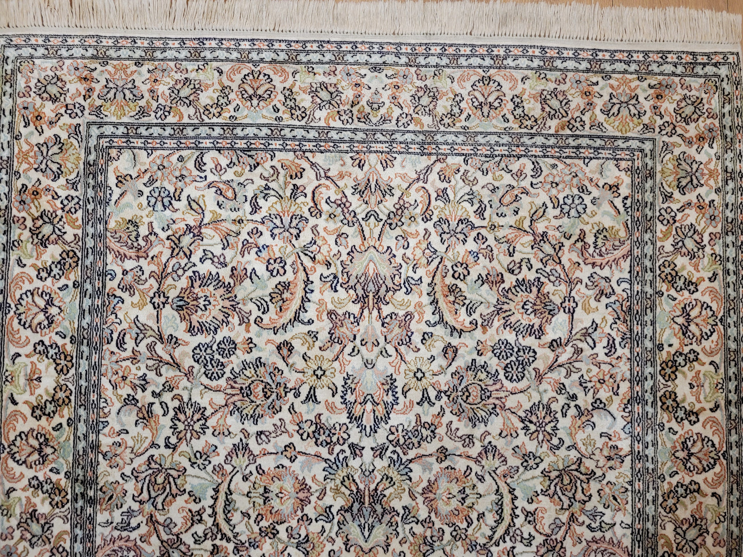 Ghom Seidenteppich 194x130 cm Seide auf Seide feine Knüpfkunst