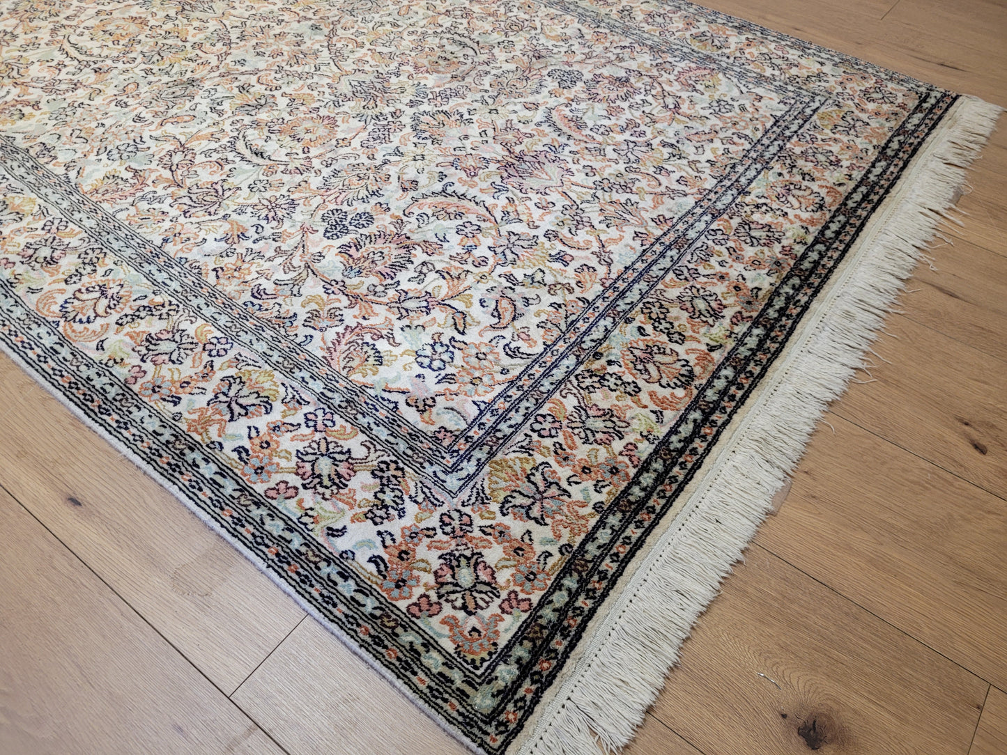 Ghom Seidenteppich 194x130 cm Seide auf Seide feine Knüpfkunst