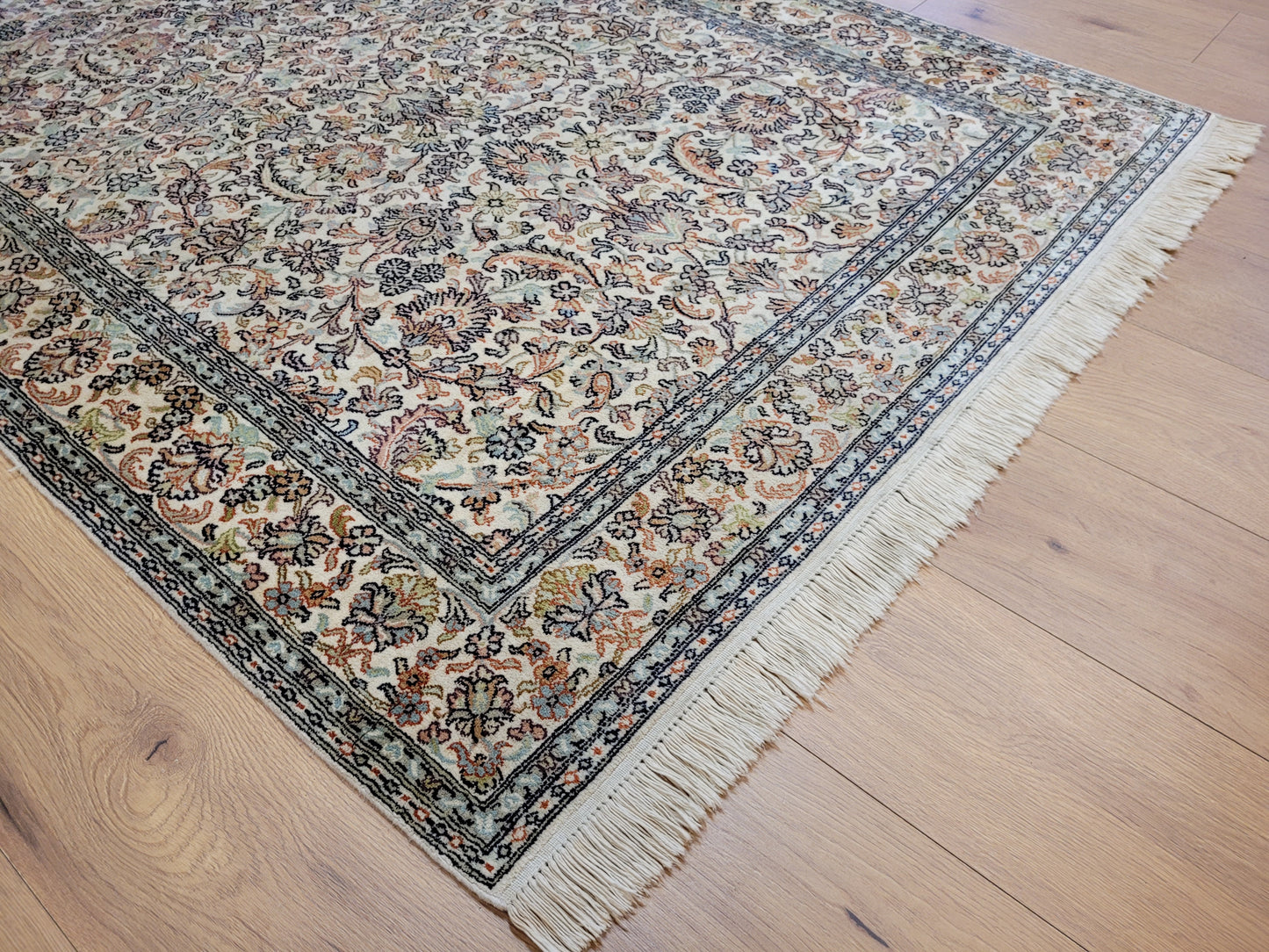 Ghom Seidenteppich 194x130 cm Seide auf Seide feine Knüpfkunst