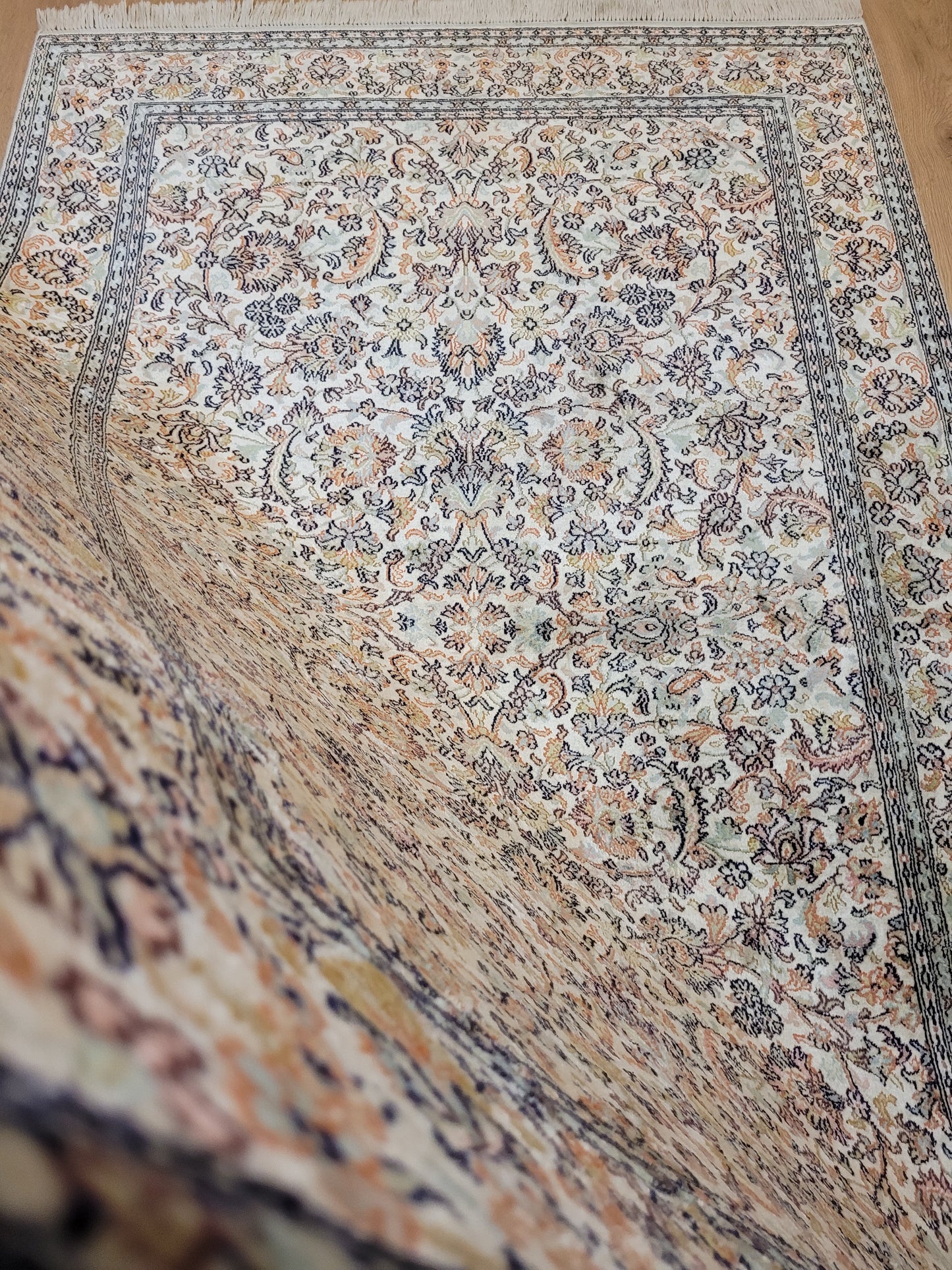 Ghom Seidenteppich 194x130 cm Seide auf Seide feine Knüpfkunst