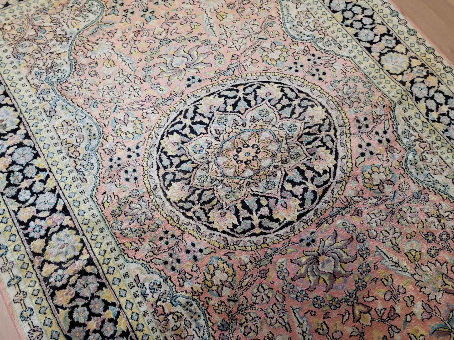 Kaschmir Seidenteppich 182x125 cm florales Medaillon feine Knüpfung