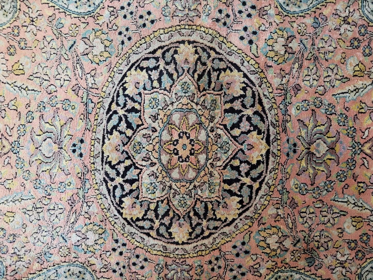 Kaschmir Seidenteppich 182x125 cm florales Medaillon feine Knüpfung
