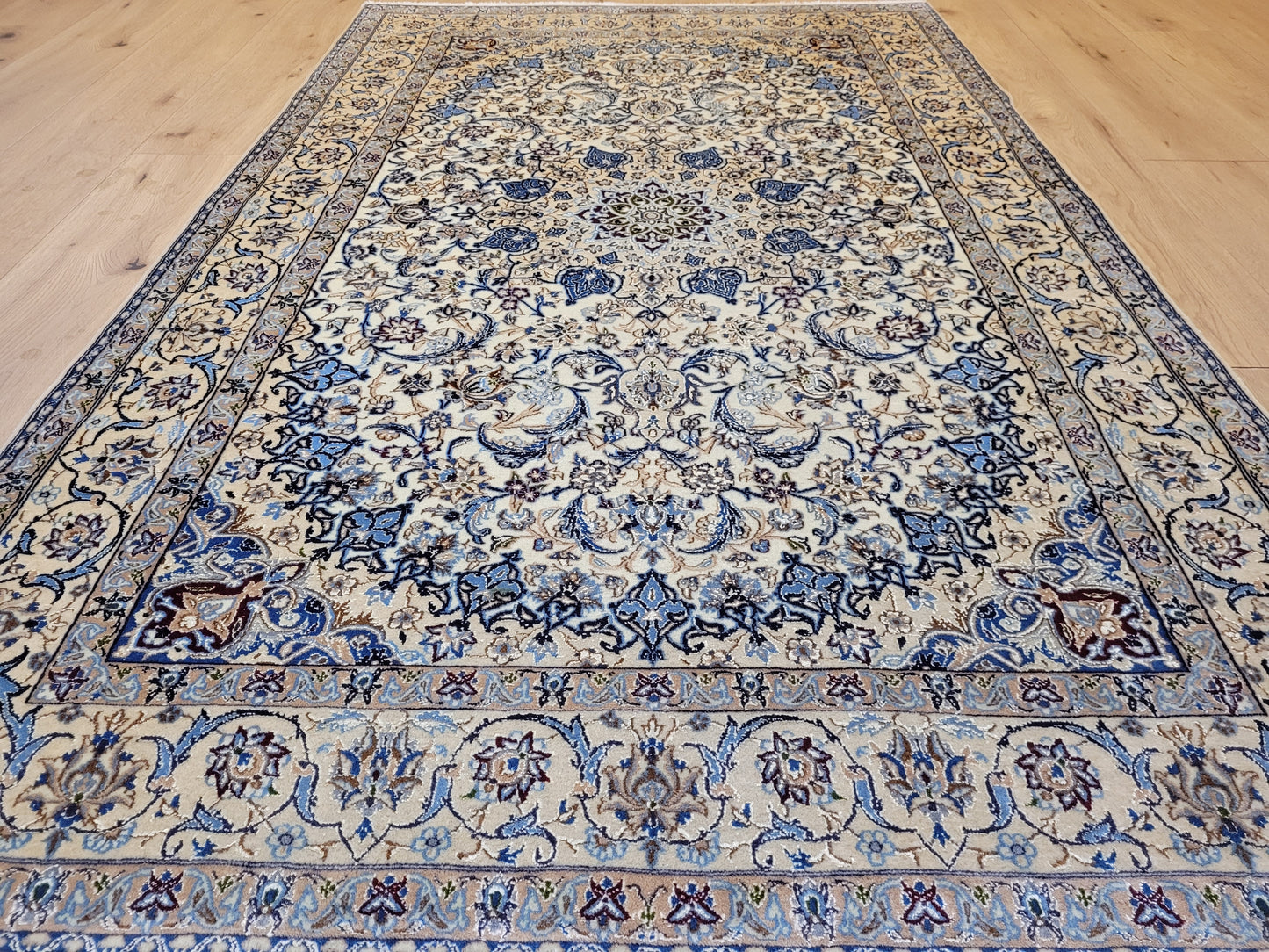 Nain Teppich Korkwolle Seide Habibyan fein 205x126 cm