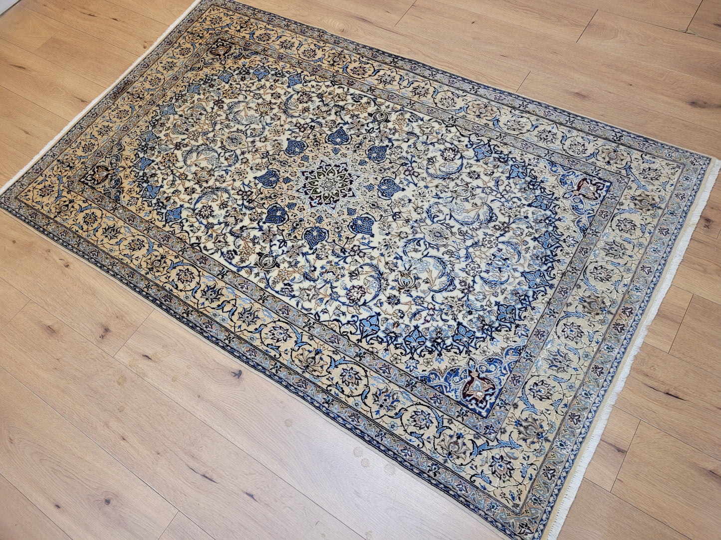Nain Teppich Korkwolle Seide Habibyan fein 205x126 cm