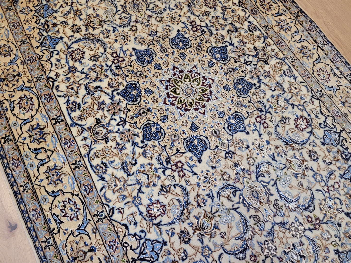 Nain Teppich Korkwolle Seide Habibyan fein 205x126 cm