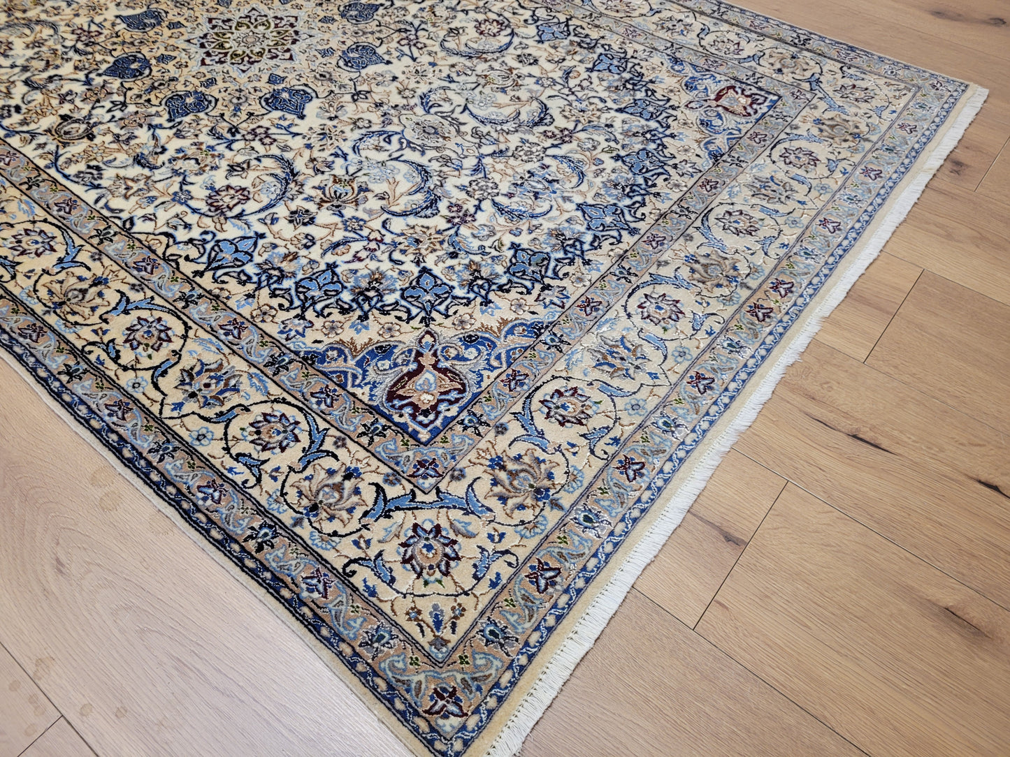 Nain Teppich Korkwolle Seide Habibyan fein 205x126 cm
