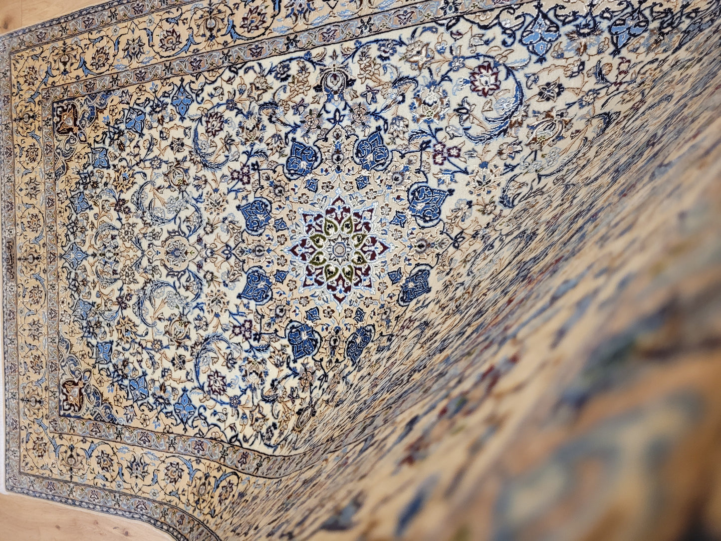 Nain Teppich Korkwolle Seide Habibyan fein 205x126 cm