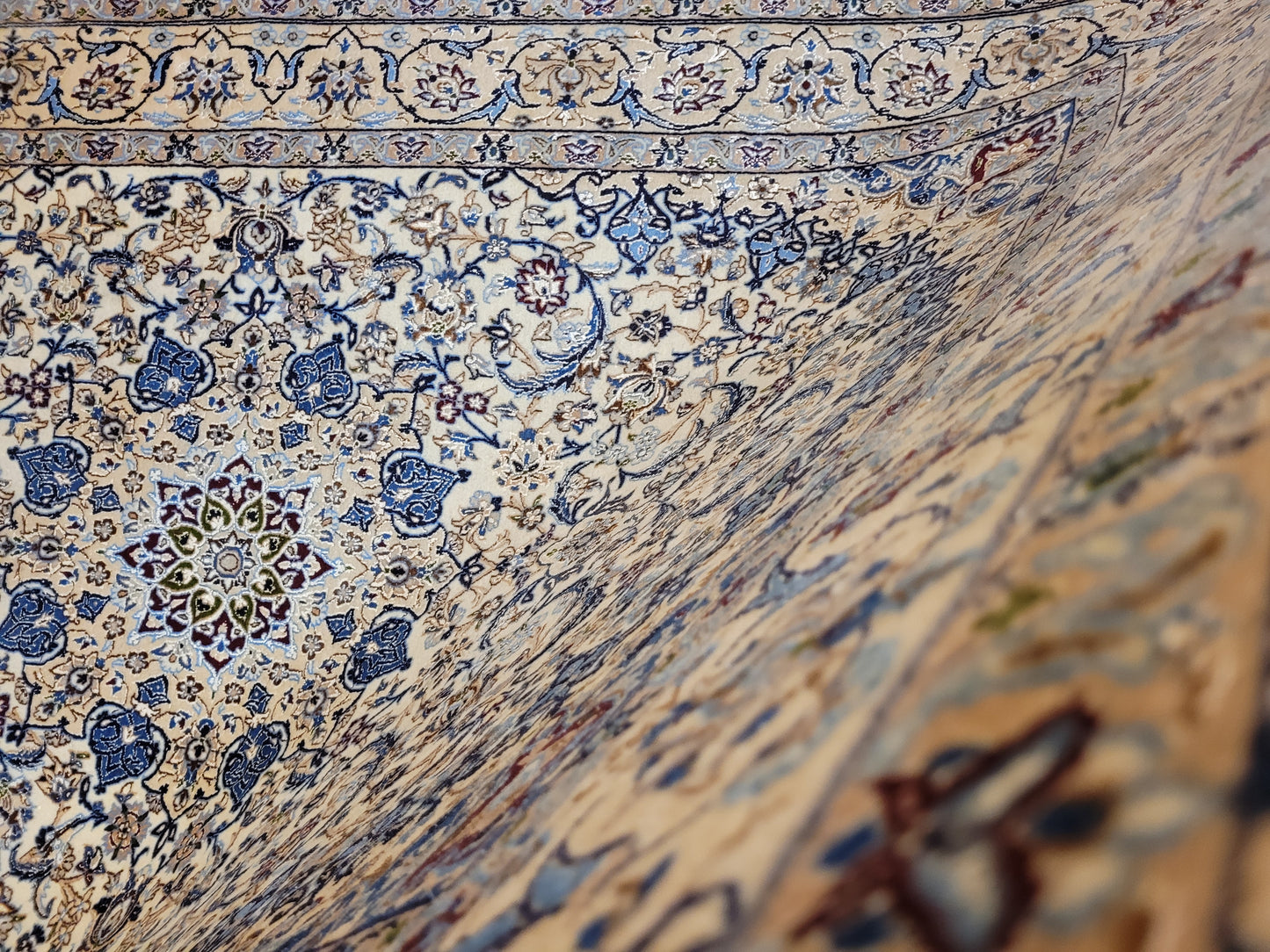 Nain Teppich Korkwolle Seide Habibyan fein 205x126 cm