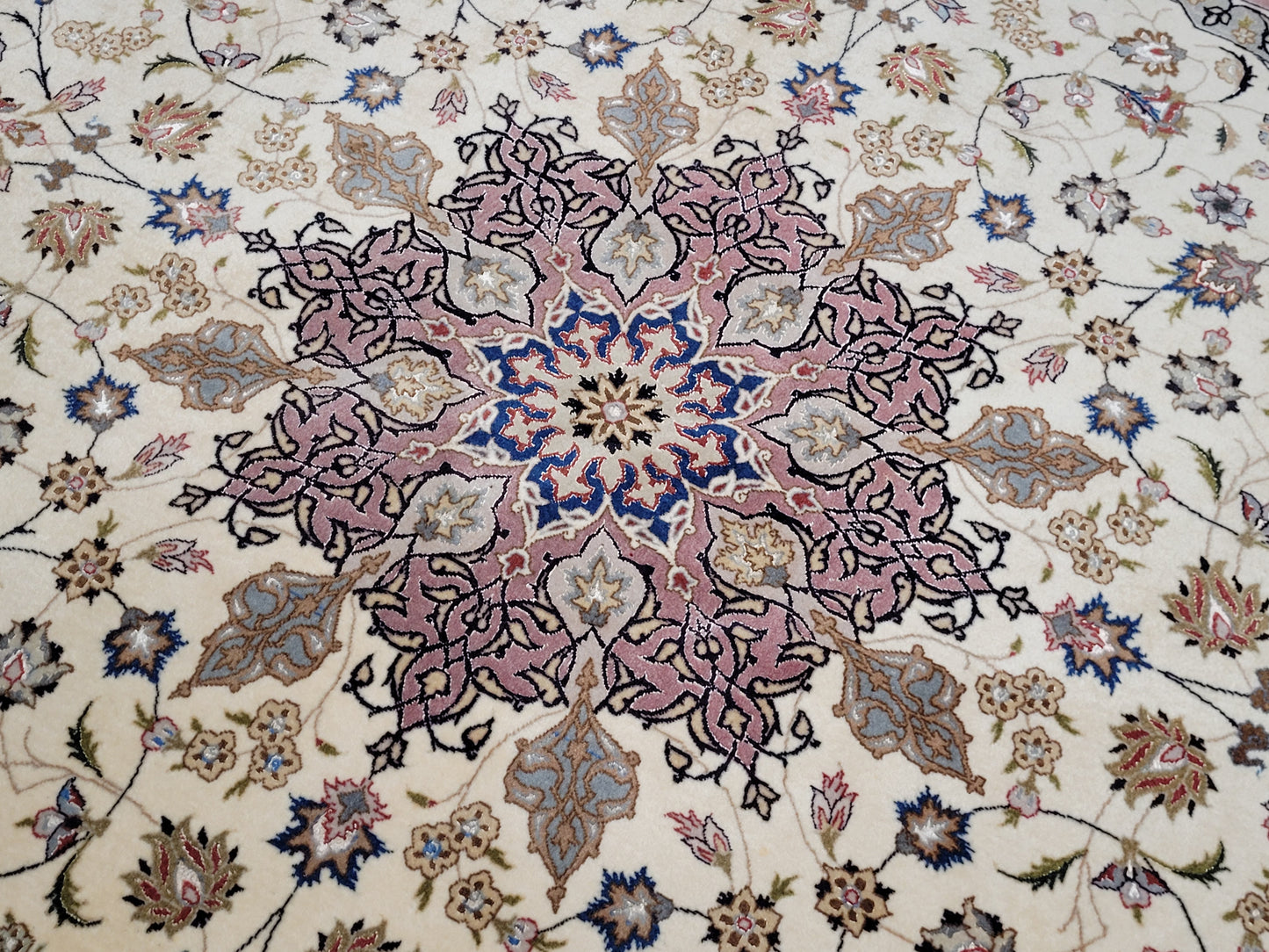 Täbriz Teppich Rund 200 cm Korkwolle mit Seide feine Knüpfkunst