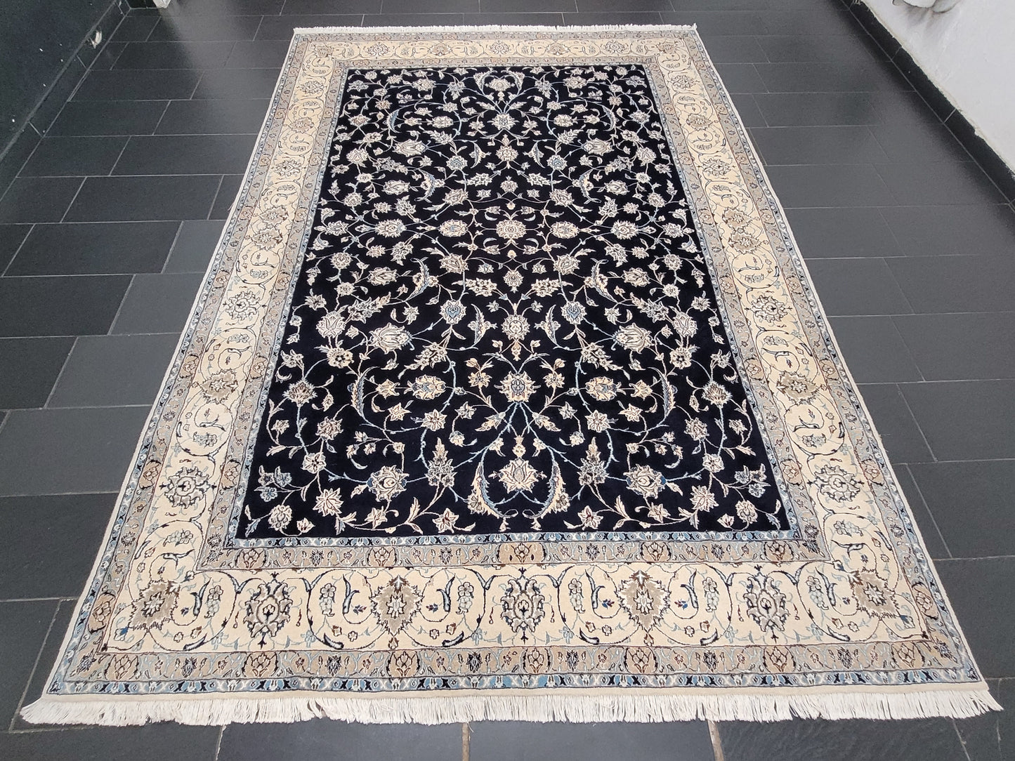 Nain Teppich 340x240 cm feine Wolle mit Seide klassisches Blumenmuster