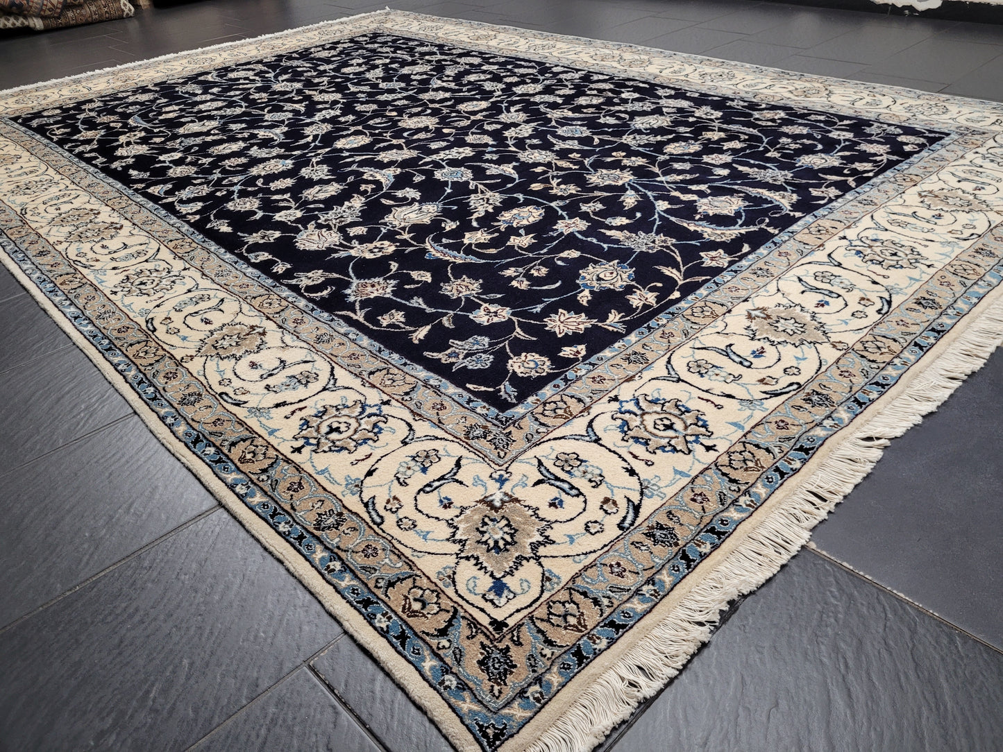 Nain Teppich 340x240 cm feine Wolle mit Seide klassisches Blumenmuster
