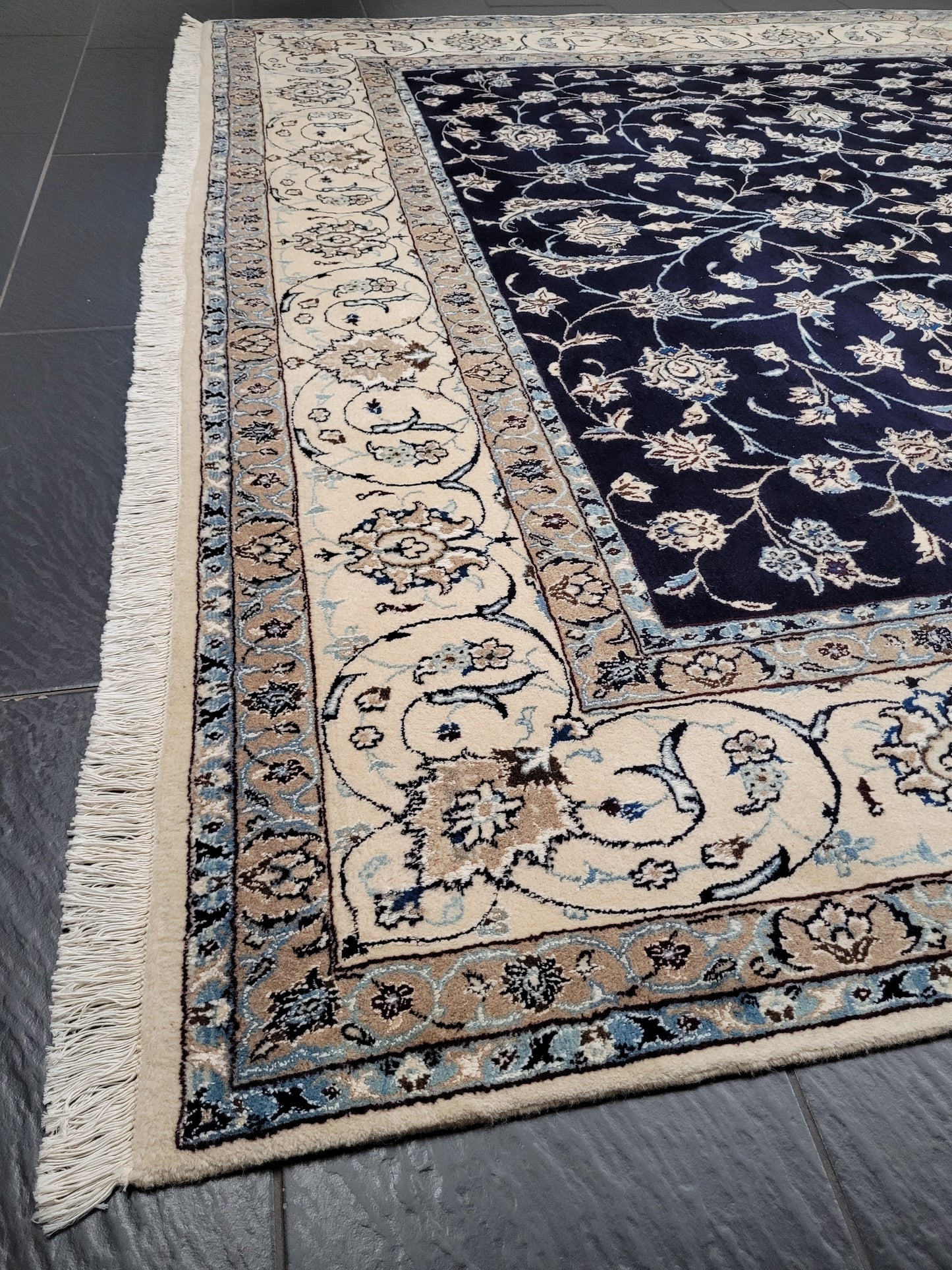Nain Teppich 340x240 cm feine Wolle mit Seide klassisches Blumenmuster