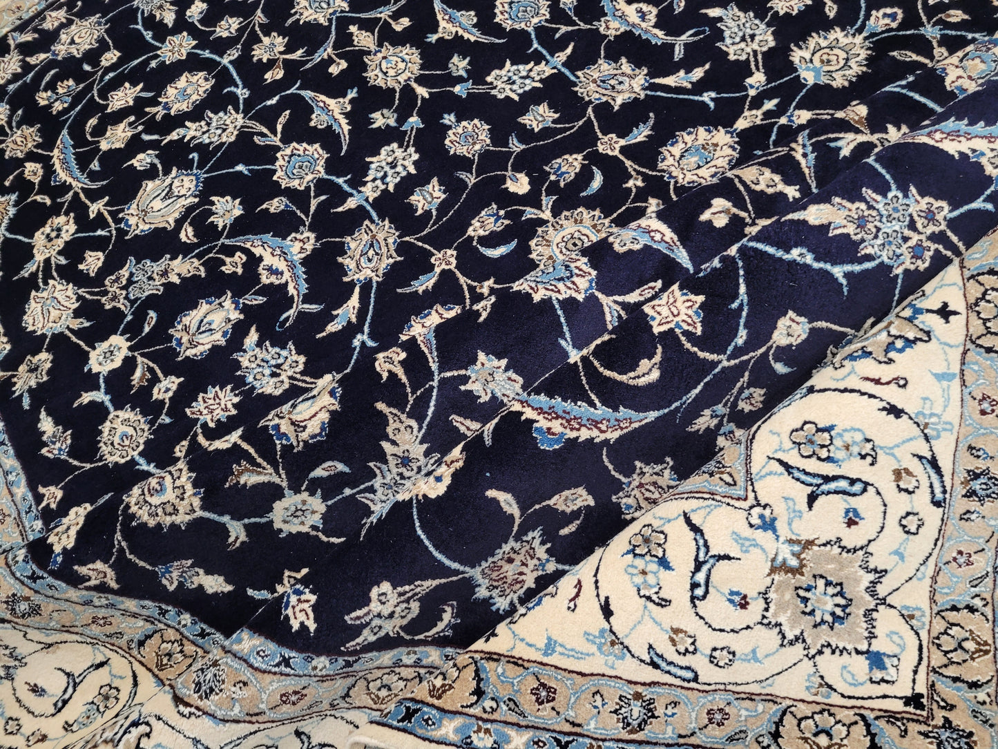 Nain Teppich 340x240 cm feine Wolle mit Seide klassisches Blumenmuster