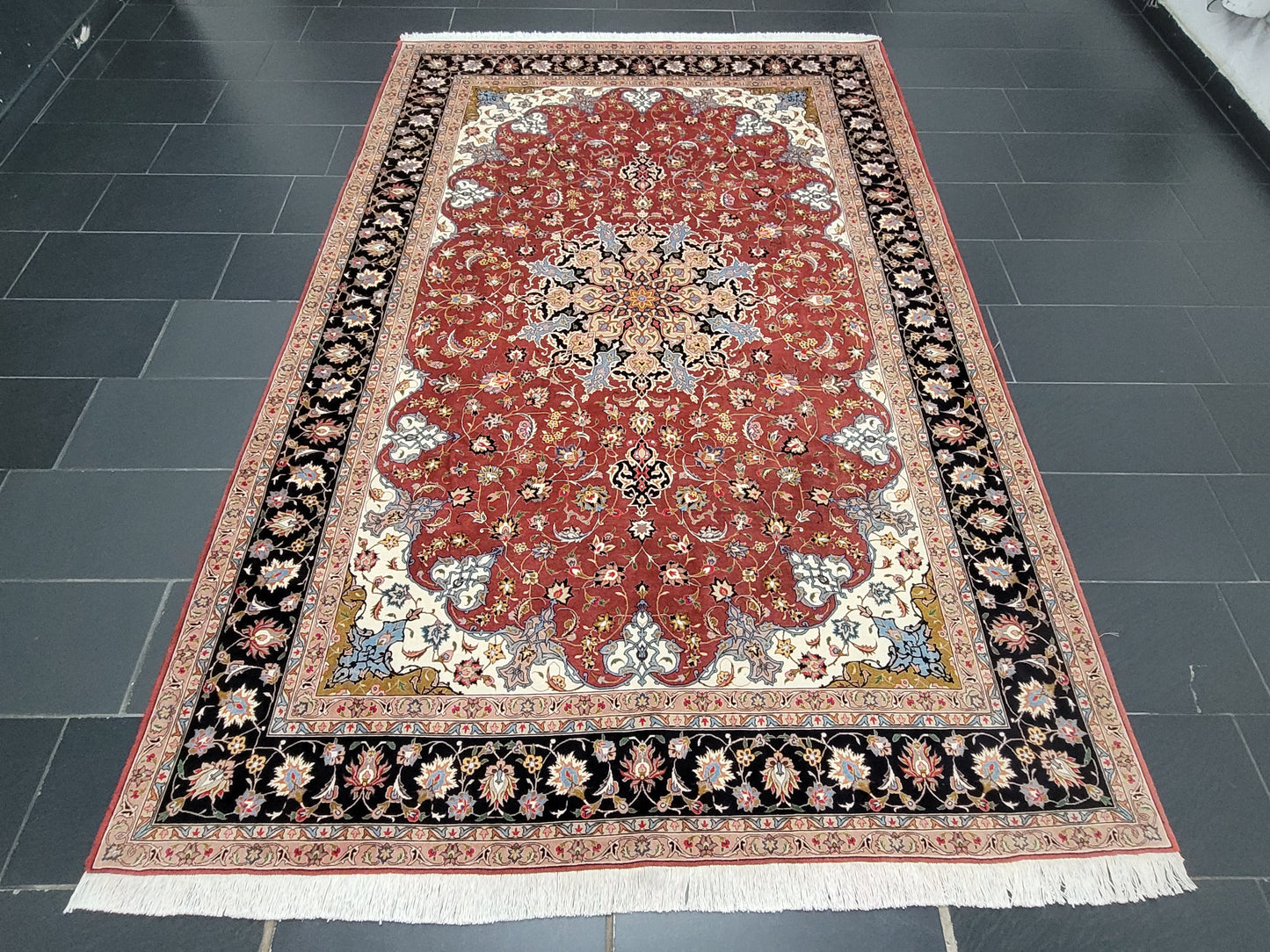 Täbriz Teppich 305x205 cm Korkwolle mit Seidenakzenten feine Knüpfung