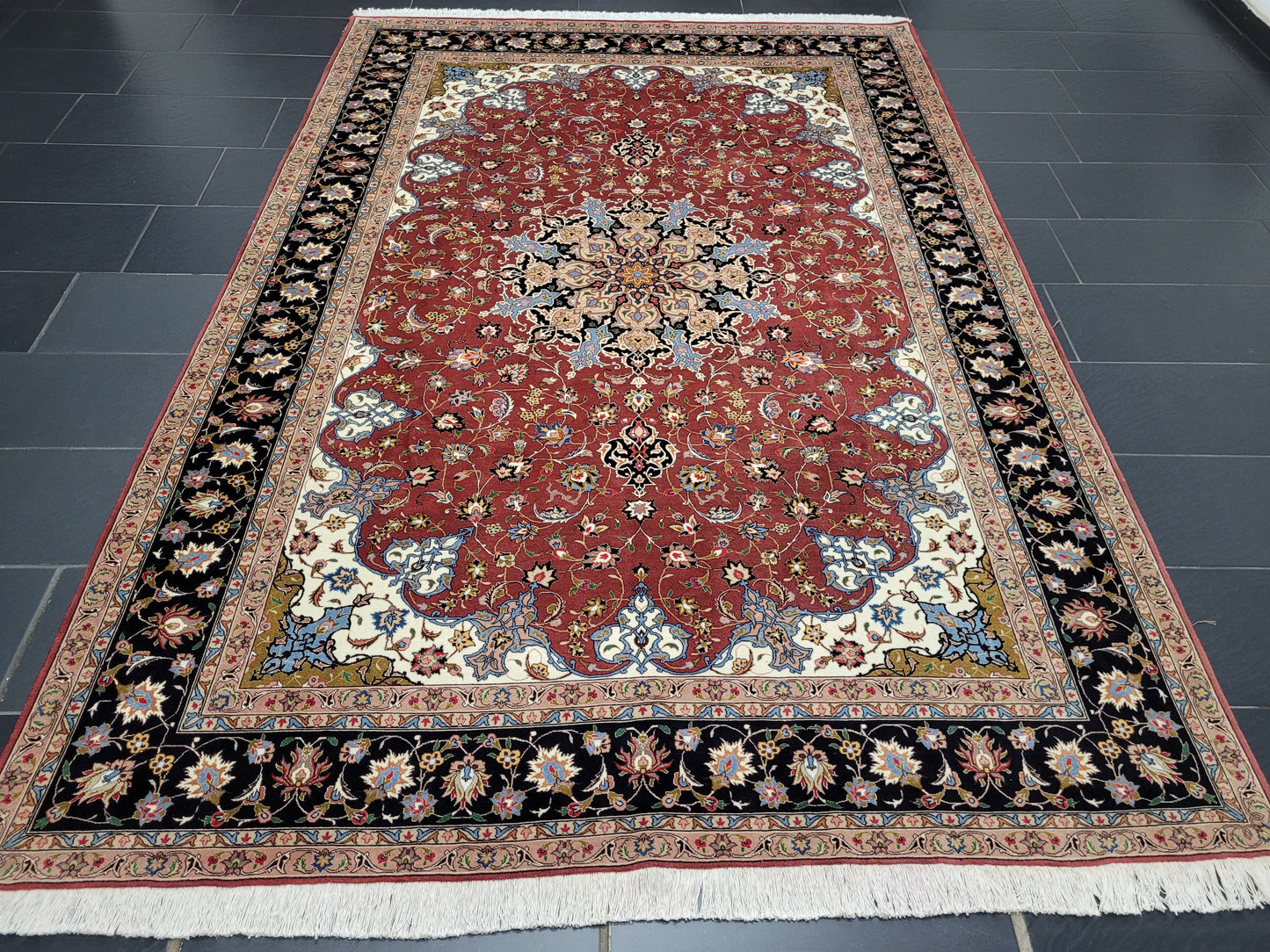 Täbriz Teppich 305x205 cm Korkwolle mit Seidenakzenten feine Knüpfung