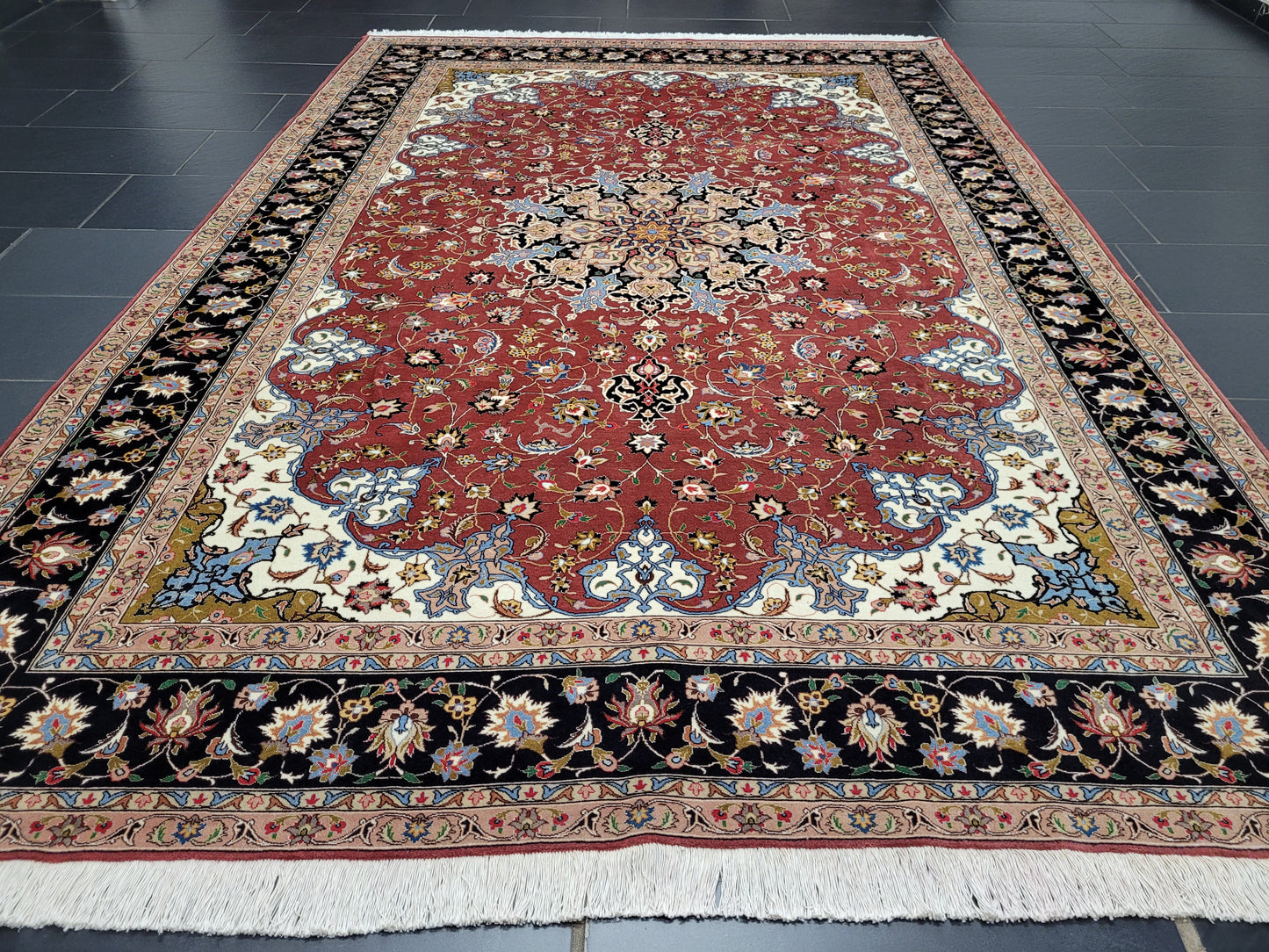 Täbriz Teppich 305x205 cm Korkwolle mit Seidenakzenten feine Knüpfung